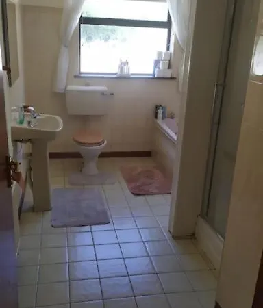 Feriehus Cheerful 3 Bedroom House With Fantastic Views
