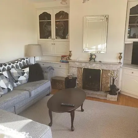 Feriehus Cheerful 3 Bedroom House With Fantastic Views *